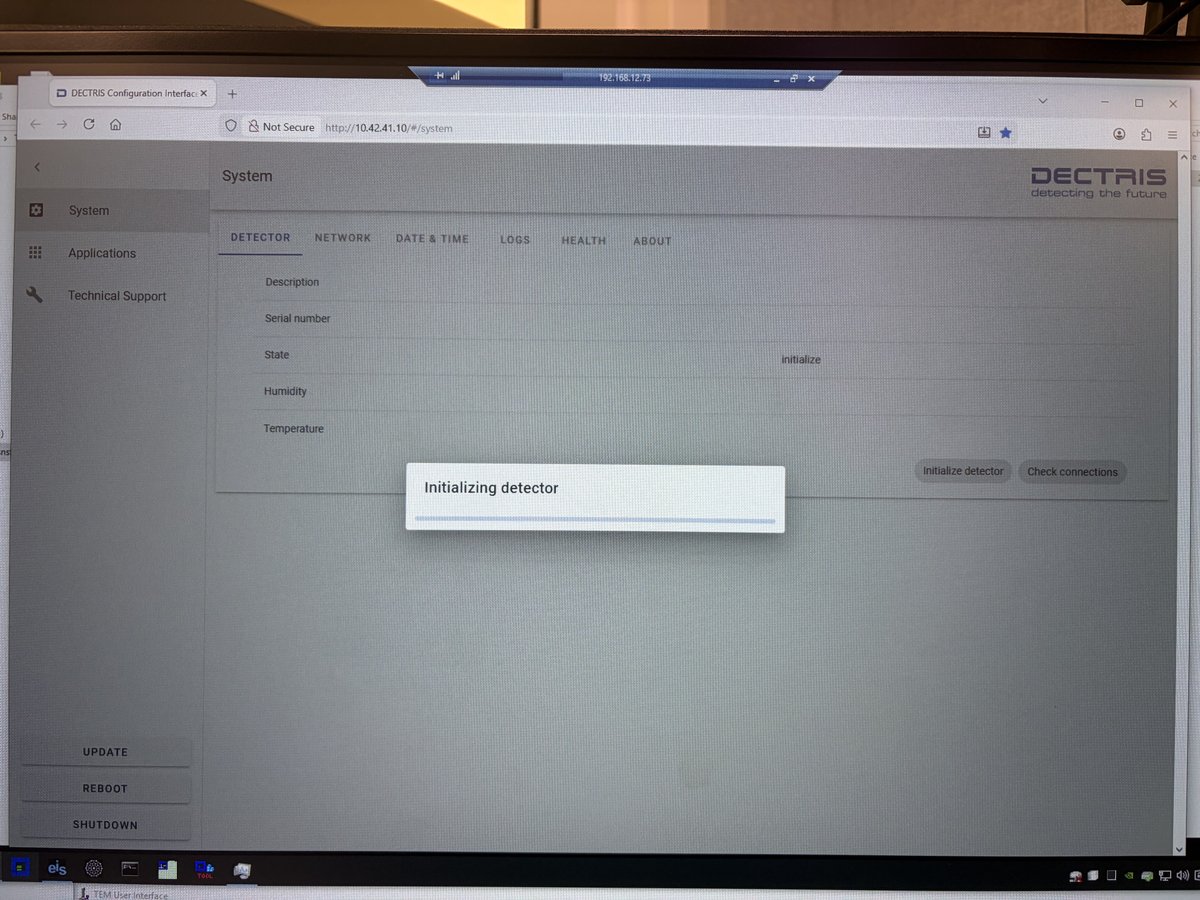 DECTRIS web interface showing Initializing detector progress bar