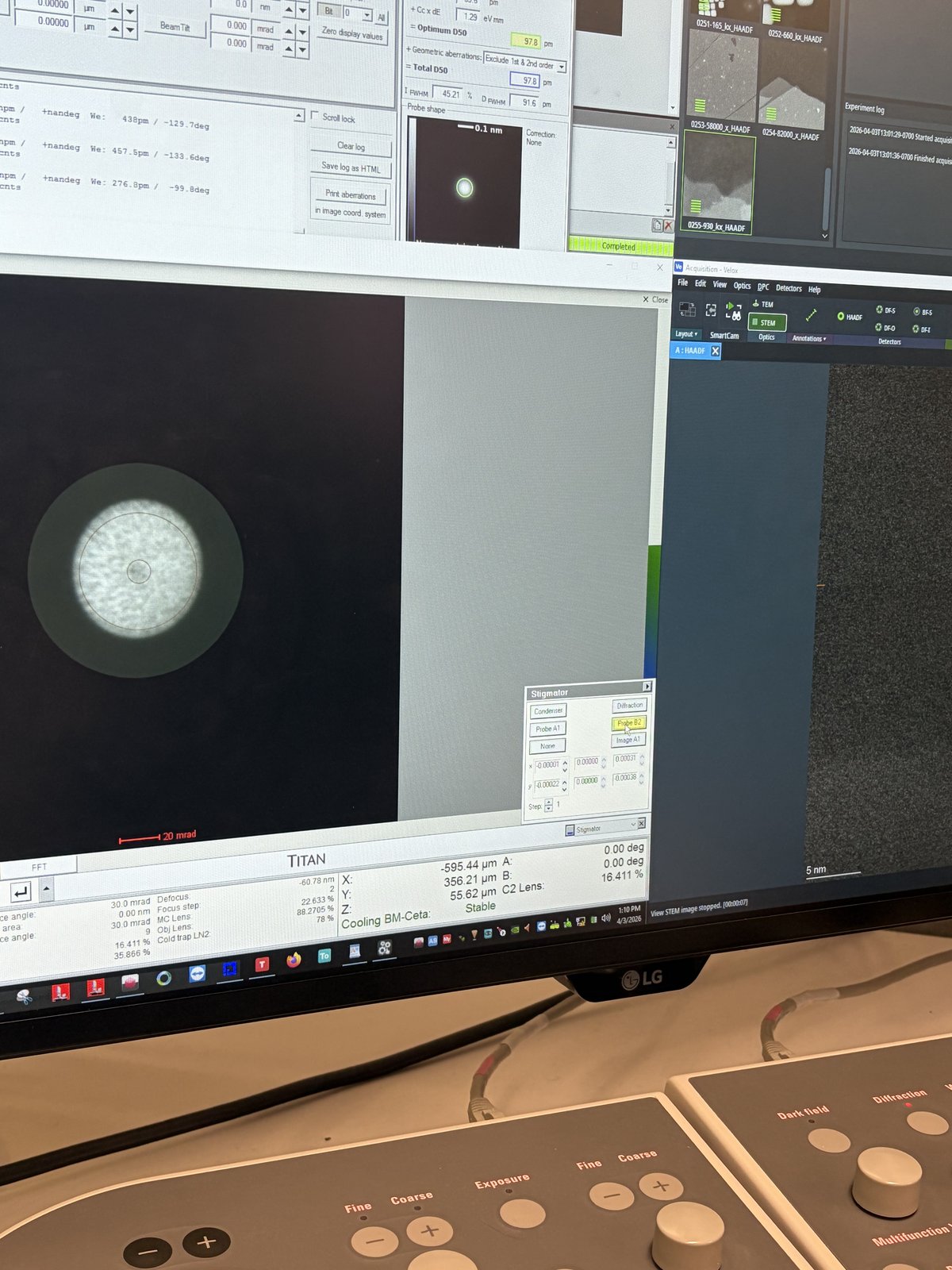Ronchigram during stigmator adjustment showing zoom in/out behavior