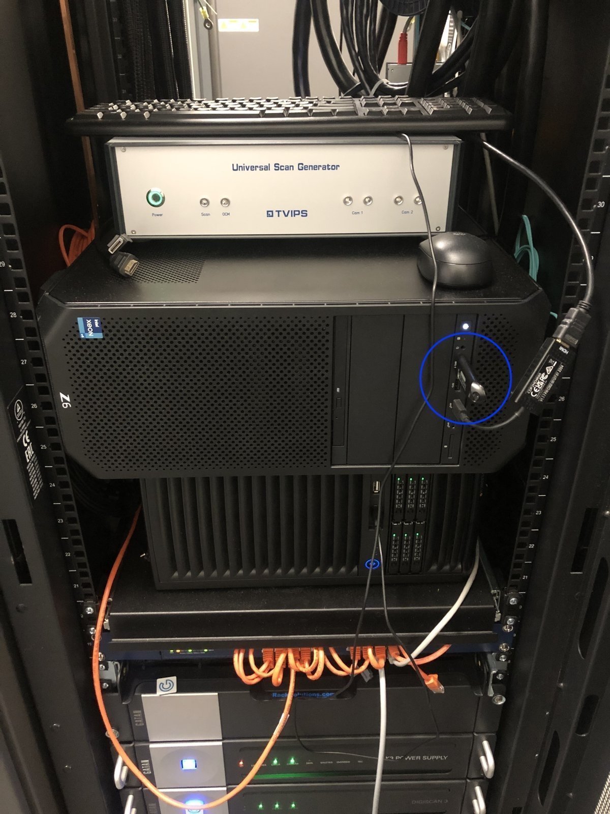 Arina TVIPS PC with USB port circled