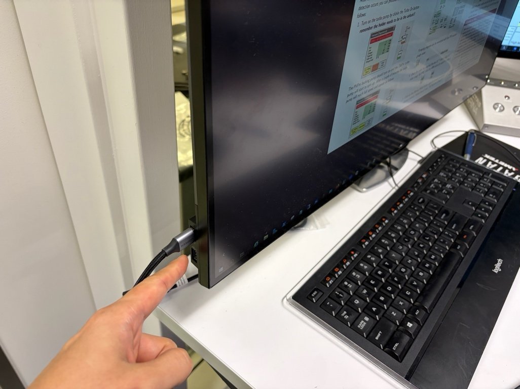 USB drive plugged into the control workstation