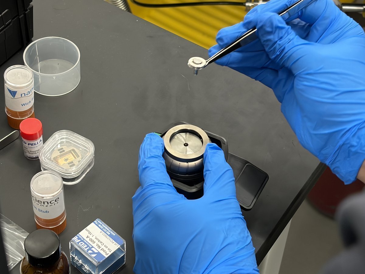 Previous sample removed, stub center now empty