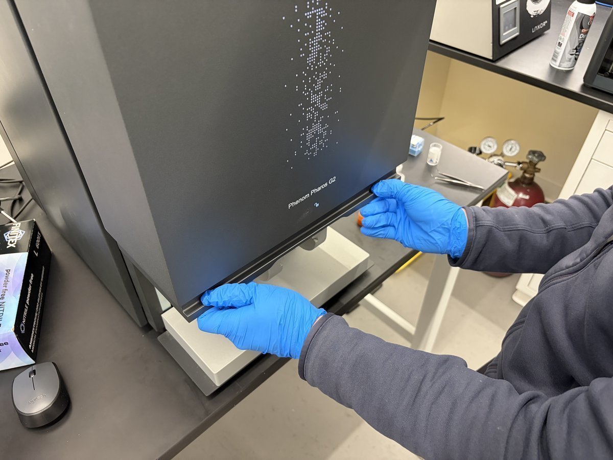 Phenom Pharos with drawer closed showing loading animation on front display