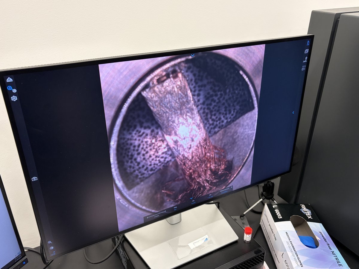 Optical camera view of Cu braid sample on the monitor