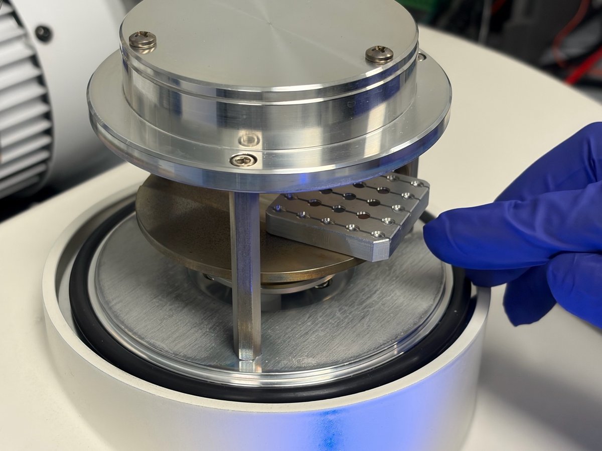 Aluminum grid-holder plate placed on the easiGlow stage under the upper electrode