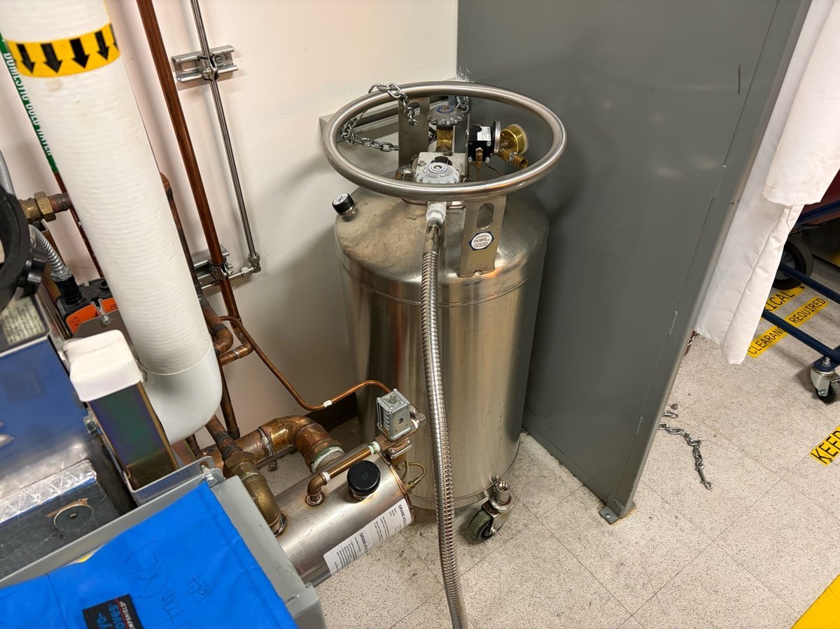 Portable nitrogen tank in the back room