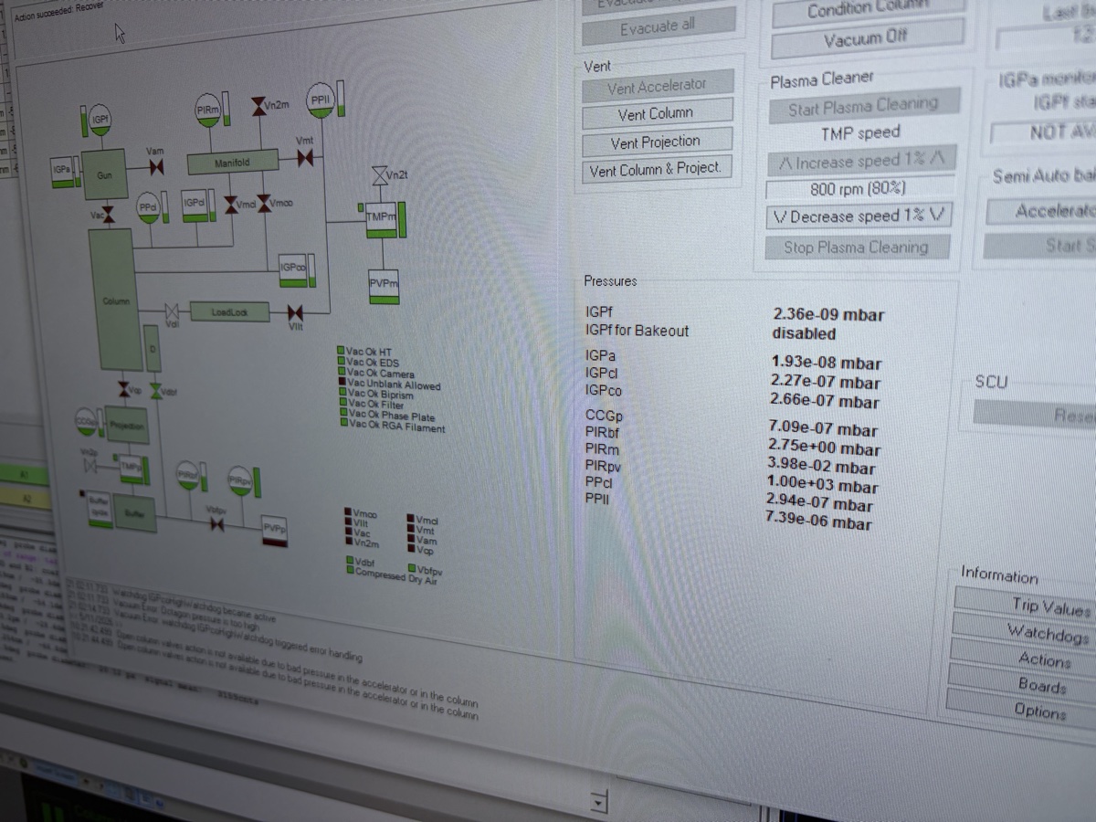 TEMUI vacuum status panel after sample insertion, with PPII reading 7.39 by 10 to the minus 6 mbar in the pressures list