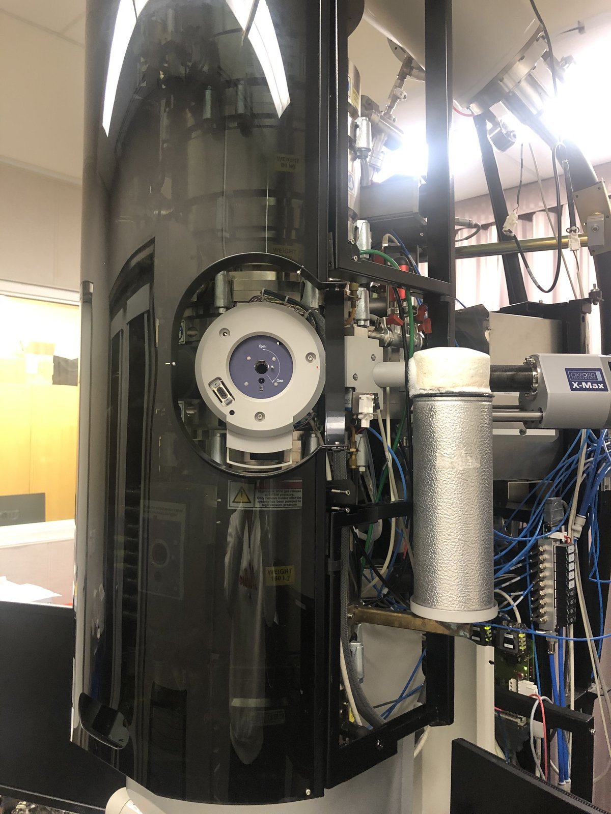 Titan column with viewing window and X-Max EDS detector